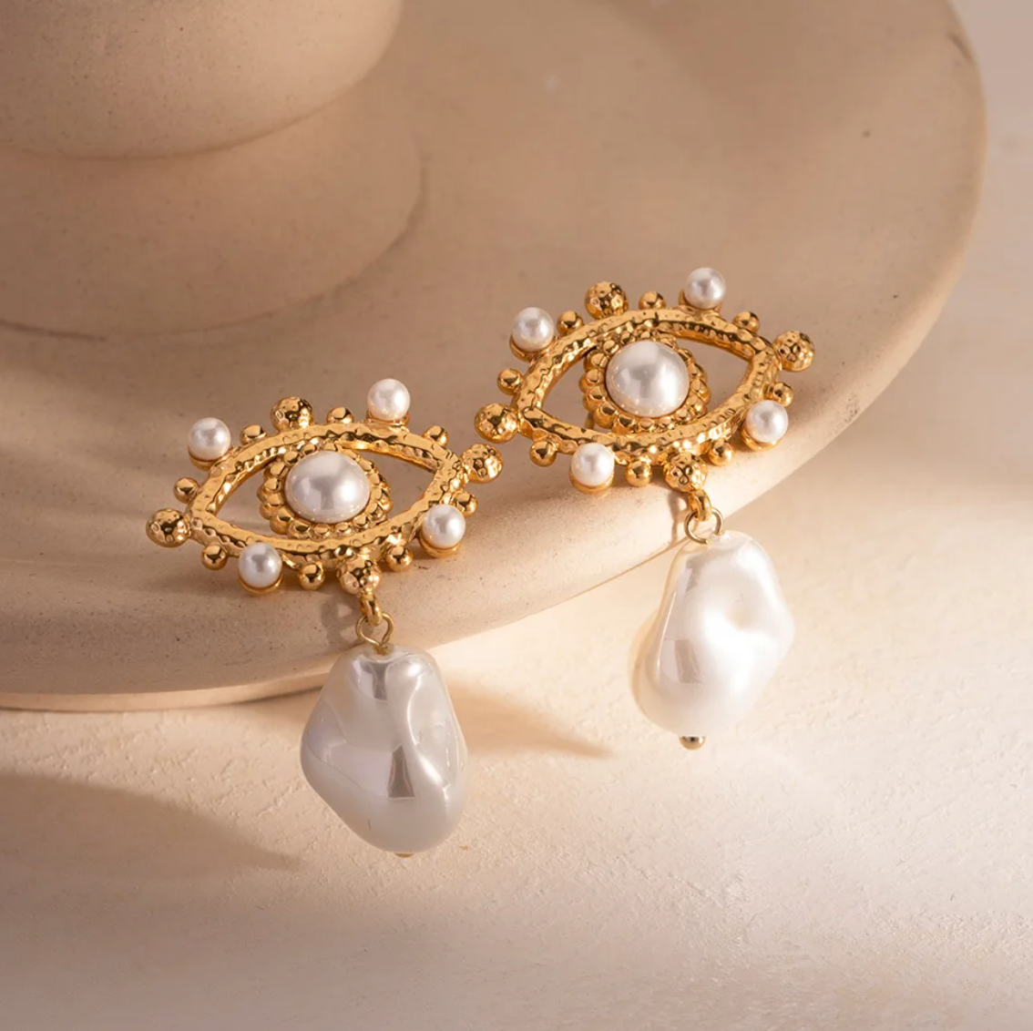 Golden Pearl Gaze